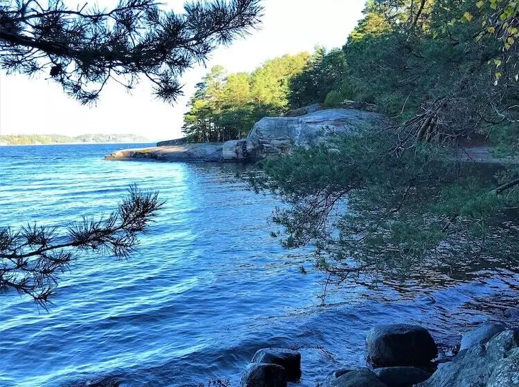 Anfasteröd Gårdsvik   Tälten