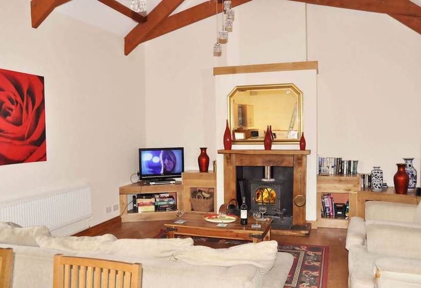 Charming Barn Conversion With Wood Burner Near Looe