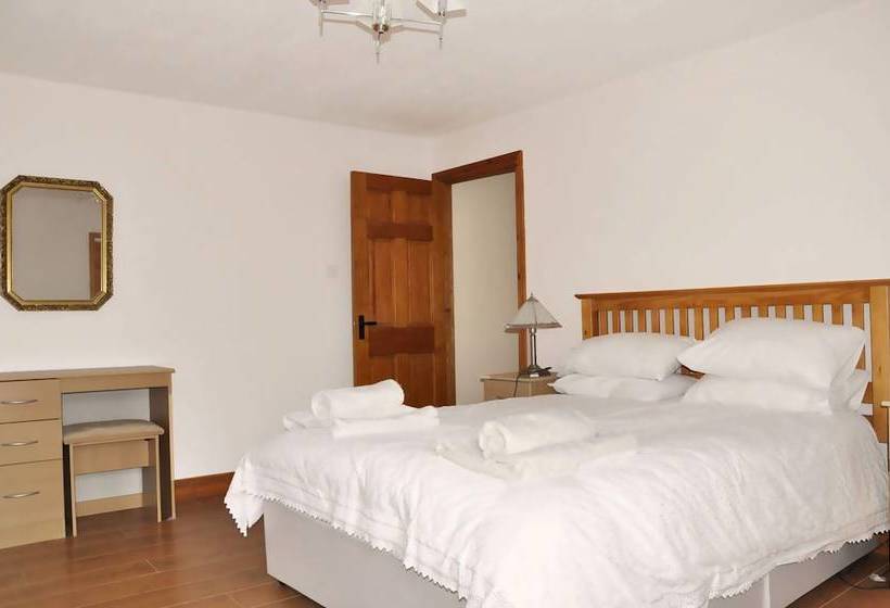 Charming Barn Conversion With Wood Burner Near Looe