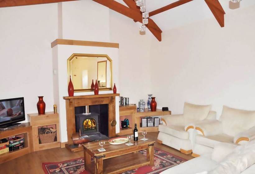 Charming Barn Conversion With Wood Burner Near Looe
