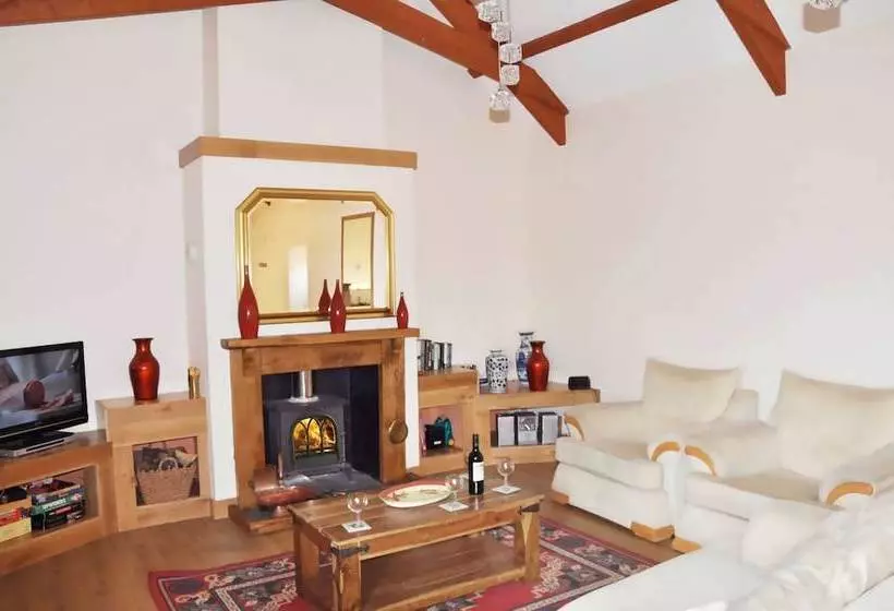 Charming Barn Conversion With Wood Burner Near Looe
