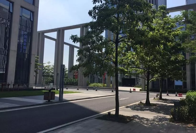 هتل Checkinn Business Apartment Poly World