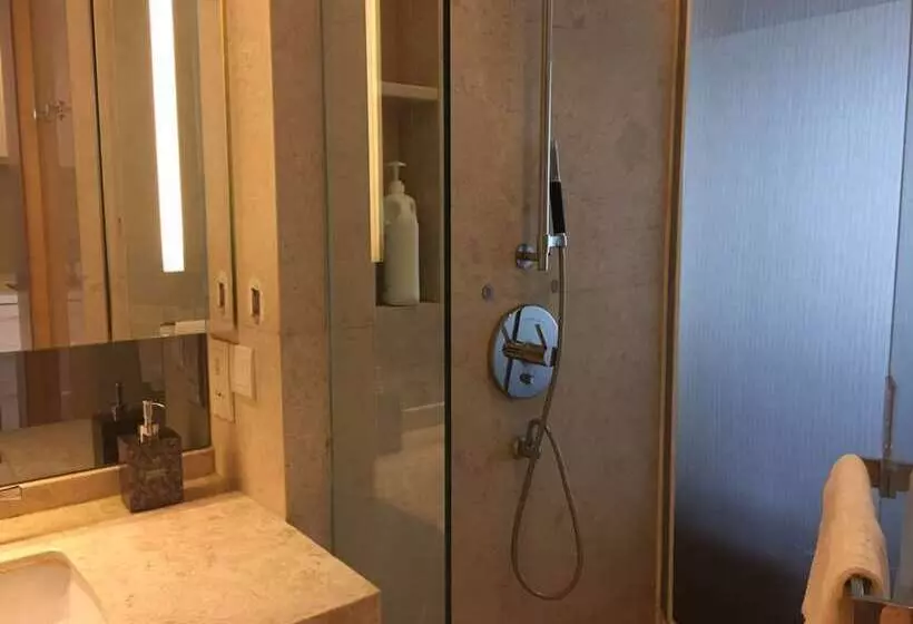 هتل Checkinn Business Apartment Poly World