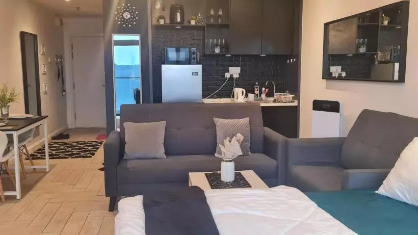 پانسیون Empire City Suite