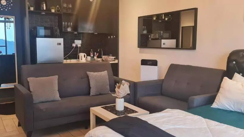 پانسیون Empire City Suite