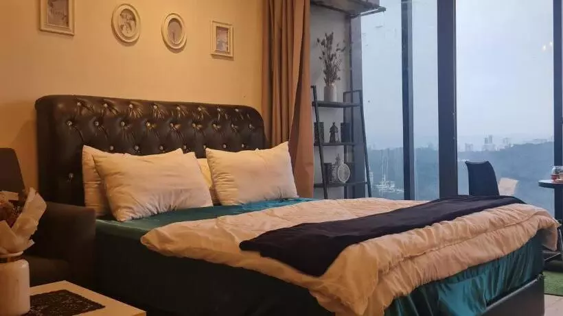 پانسیون Empire City Suite