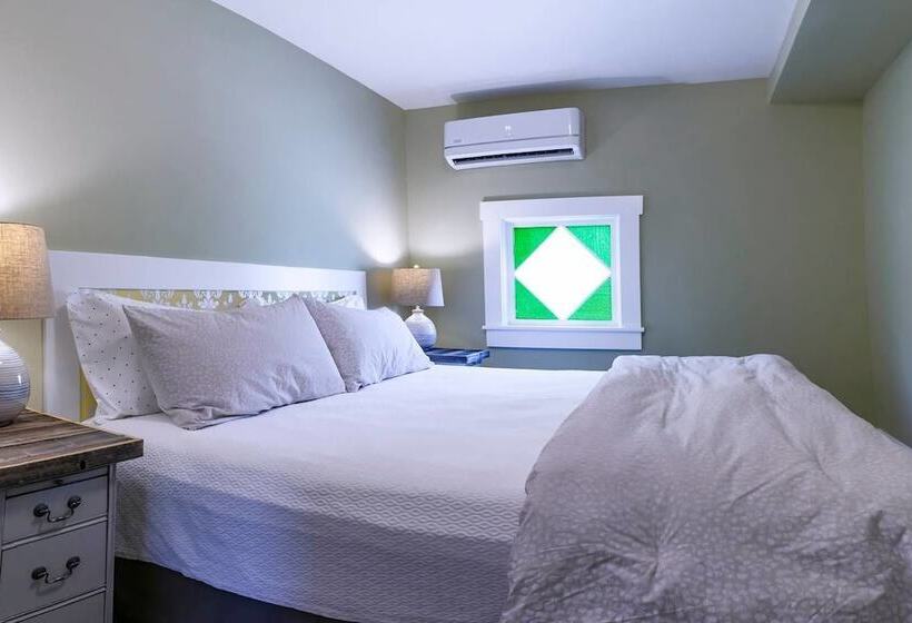 Pioneer House   North Suite