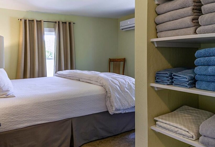 Pioneer House   North Suite