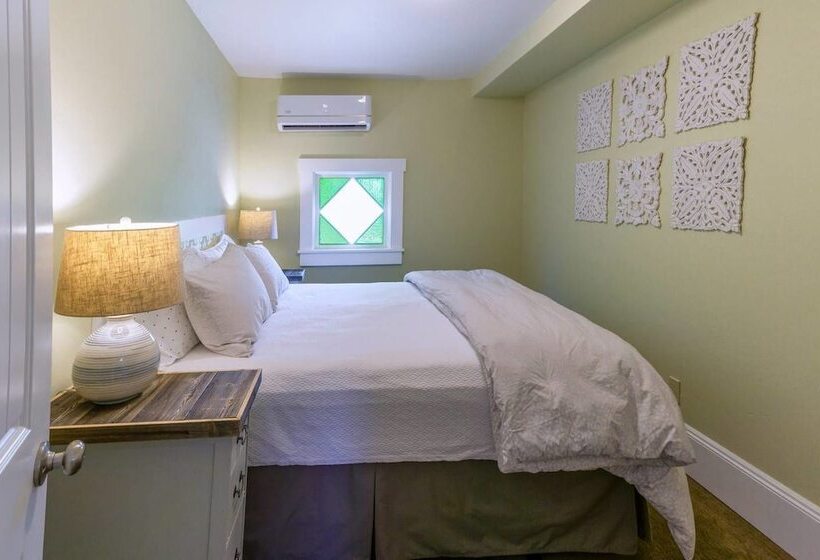 Pioneer House   North Suite