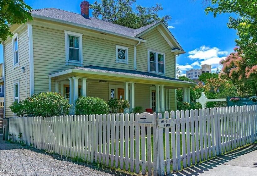 Pioneer House   North Suite