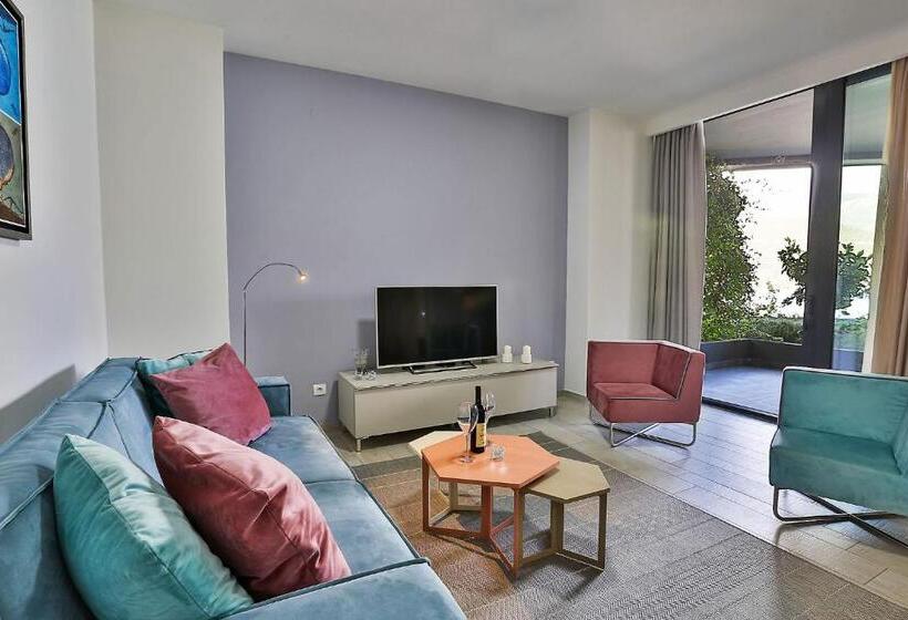 Royal Gardens Paradise