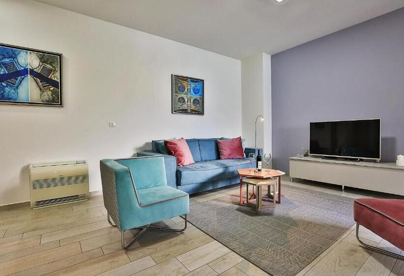 Royal Gardens Paradise