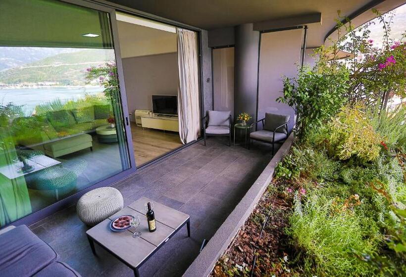 Royal Gardens Paradise