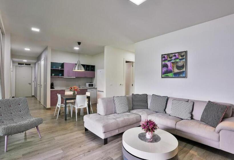 Royal Gardens Paradise