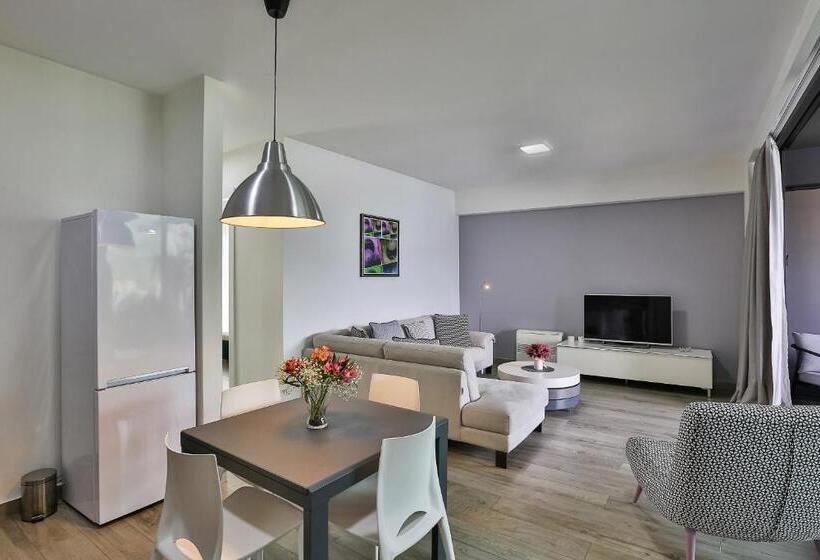 Royal Gardens Paradise