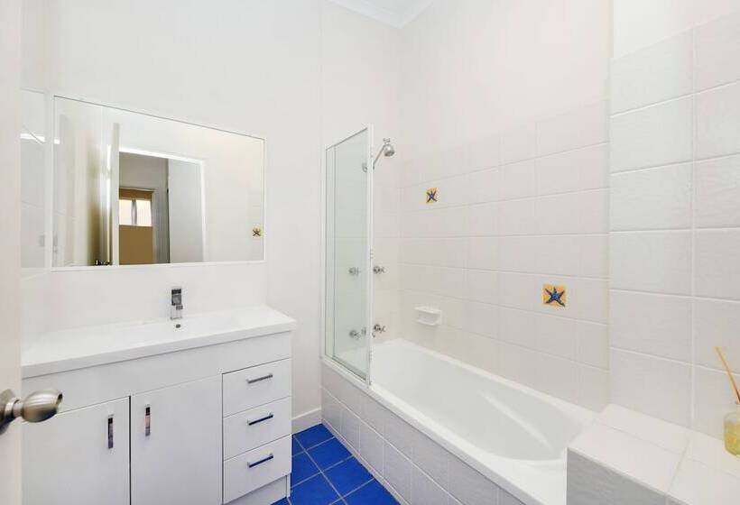 Seamistral   1/21 Oriole Avenue