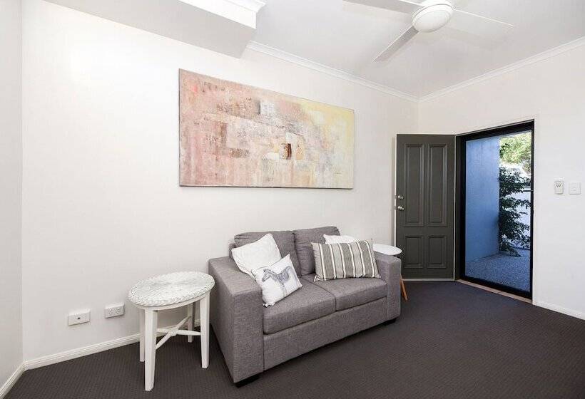 Seamistral   1/21 Oriole Avenue