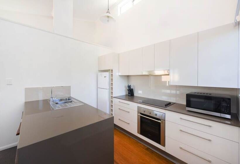 Seamistral   1/21 Oriole Avenue