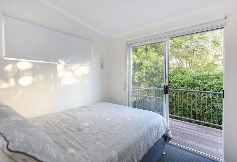 Seamistral   1/21 Oriole Avenue