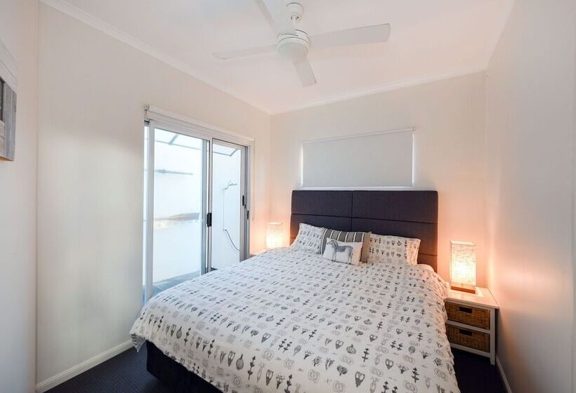 Seamistral   1/21 Oriole Avenue