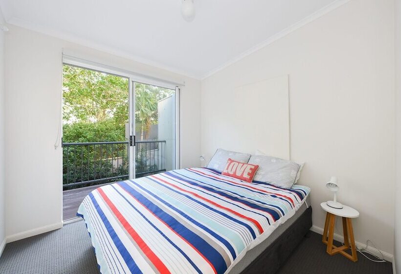 Seamistral   1/21 Oriole Avenue