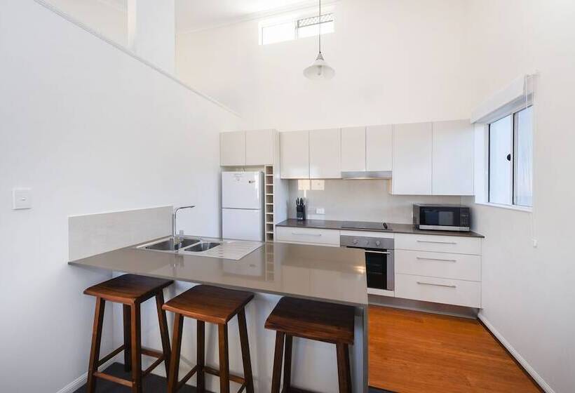 Seamistral   1/21 Oriole Avenue