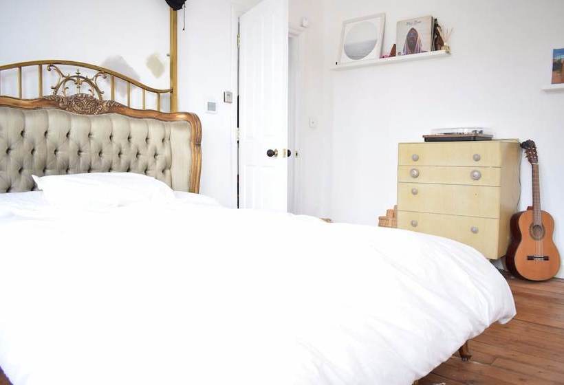 Spacious Family Home In Wembley