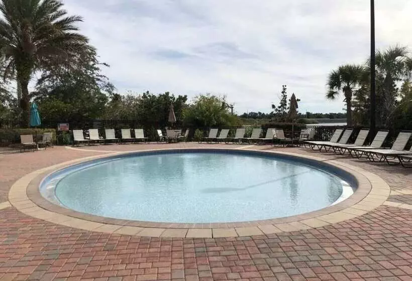 Tideview 166 · New Ultra Modern & Super Clean 3 Full Suites