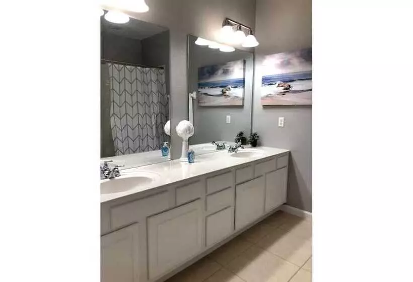 Tideview 166 · New Ultra Modern & Super Clean 3 Full Suites