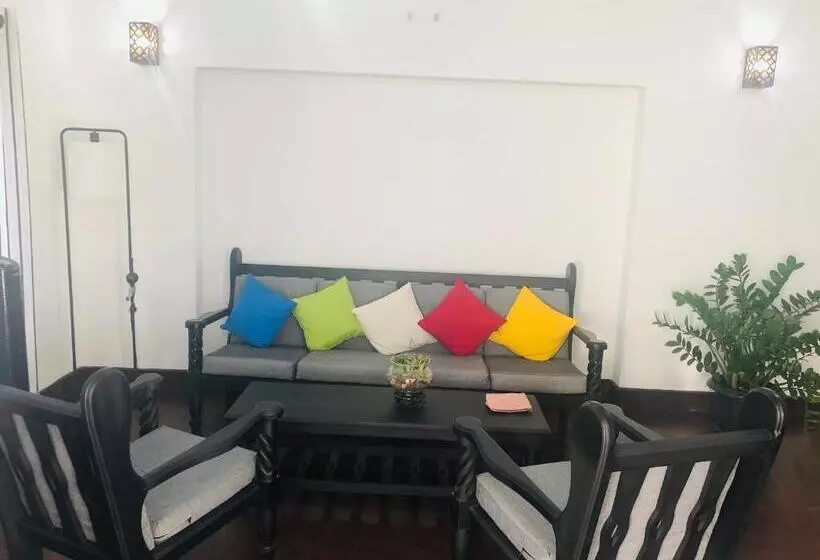 تختخواب و صبحانه Kanchan Beach Front Villa