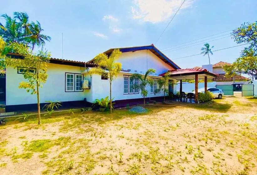 تختخواب و صبحانه Kanchan Beach Front Villa