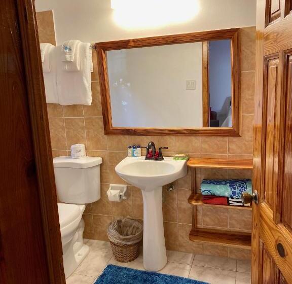 هتل Blue Skies Beach Resort