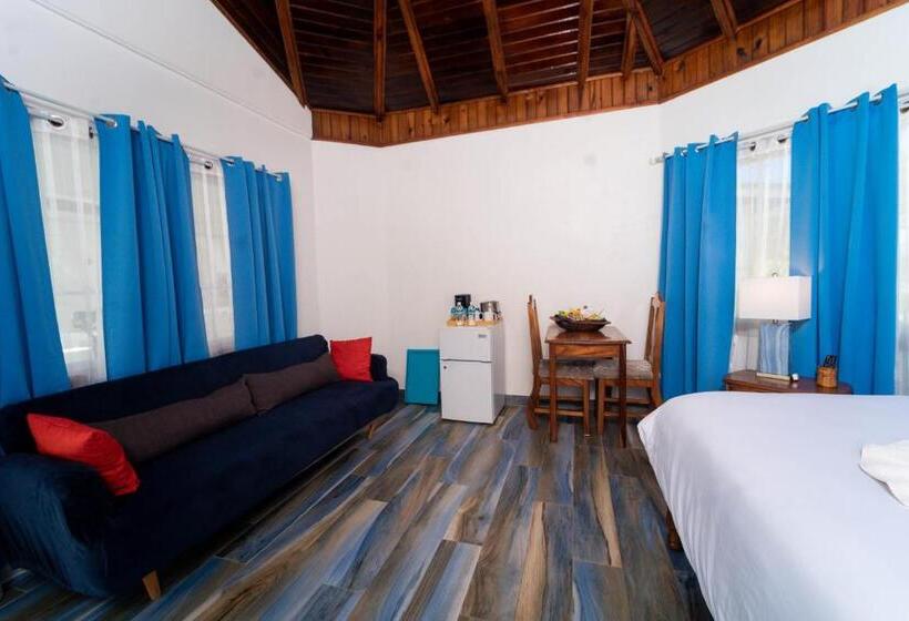 هتل Blue Skies Beach Resort