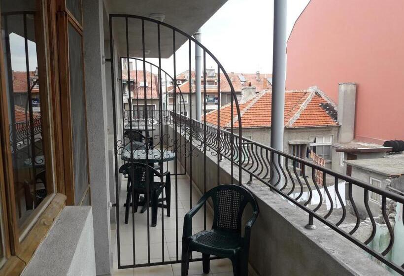 پانسیون Georgievi Guest House