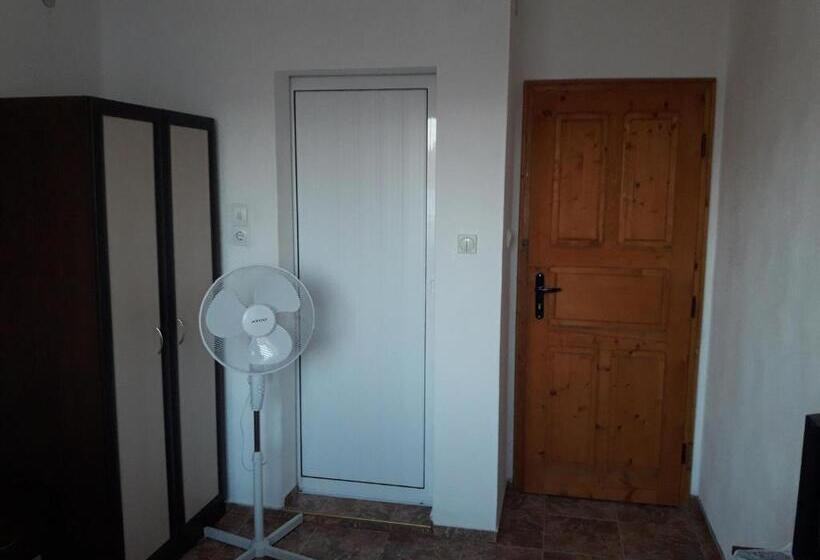 پانسیون Georgievi Guest House