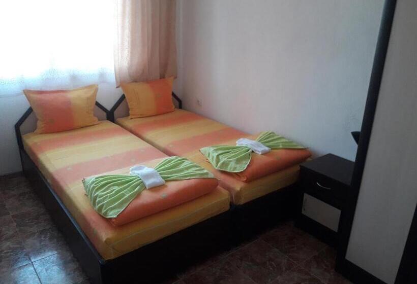 پانسیون Georgievi Guest House