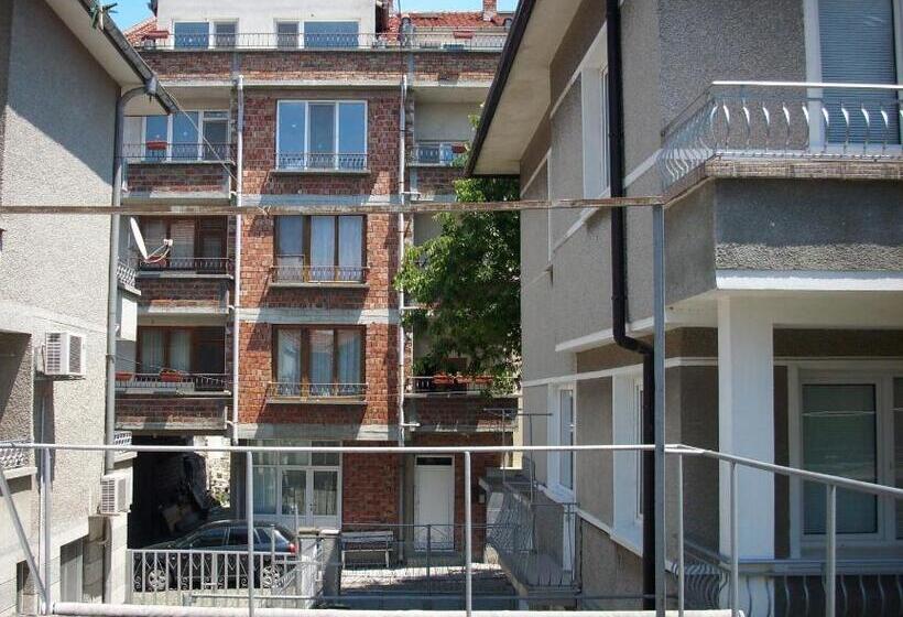 پانسیون Georgievi Guest House