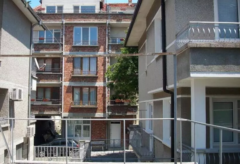 پانسیون Georgievi Guest House