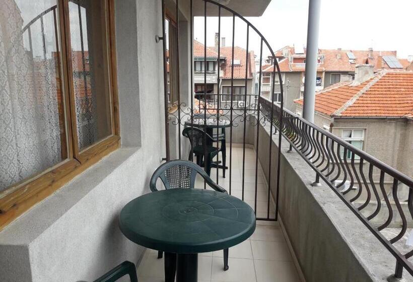 پانسیون Georgievi Guest House