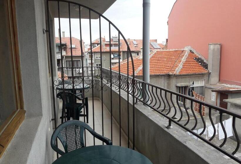 پانسیون Georgievi Guest House