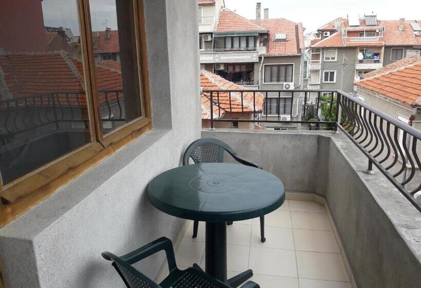 پانسیون Georgievi Guest House