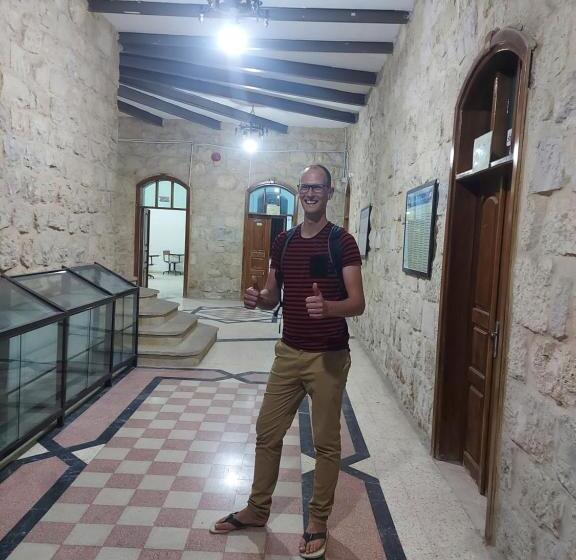 پانسیون The Old House