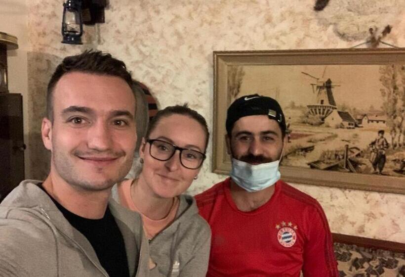 پانسیون The Old House