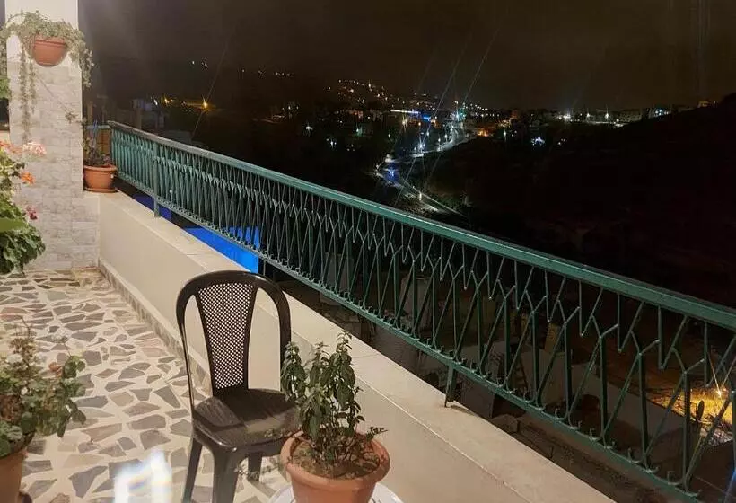 پانسیون The Old House