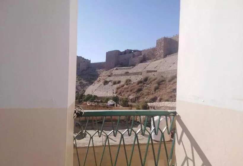 پانسیون The Old House