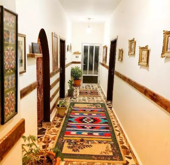 پانسیون The Old House