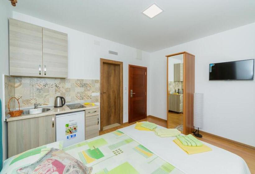 پانسیون Vila Fortuna