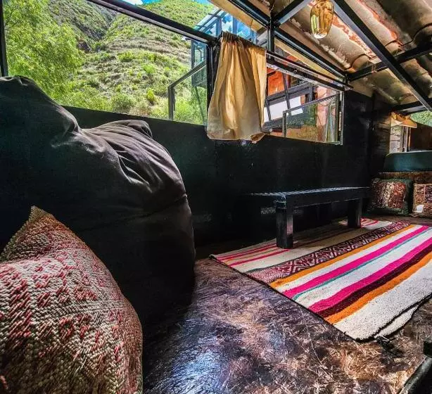 Retkeilymaja Wolf Totem Steam Punk Guesthouse