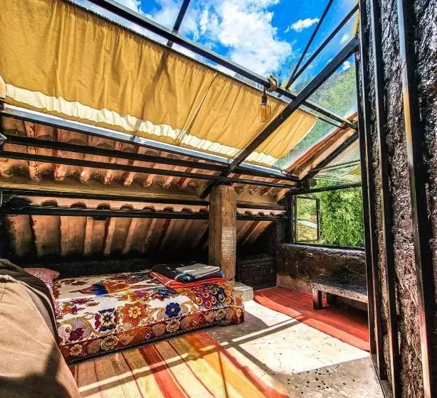 Retkeilymaja Wolf Totem Steam Punk Guesthouse