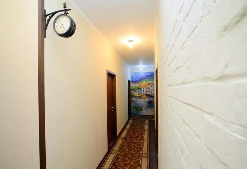 ホテル Kotsarskaya Street 19